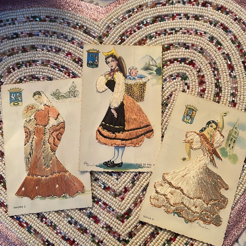These are OLD and beautiful Were my grandmother’s -could be older than the 1950s